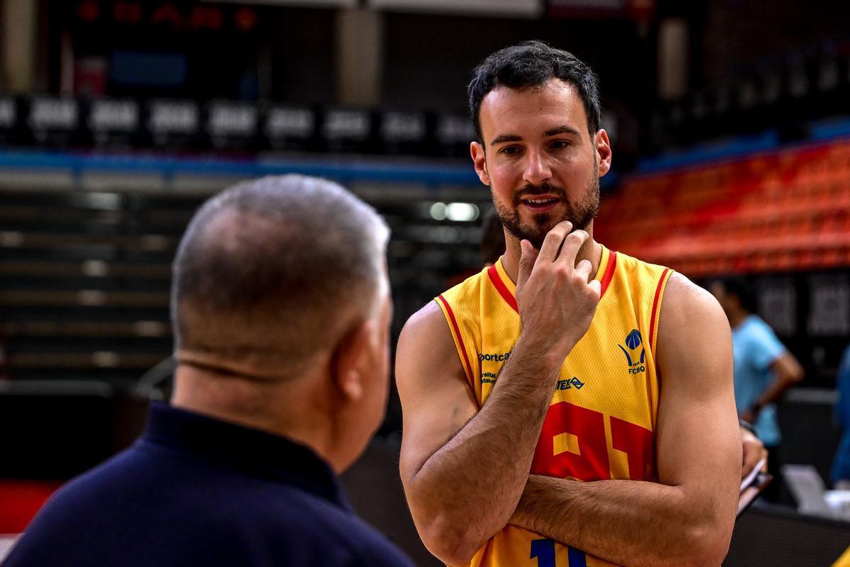 Costa ha renovat amb el Granada perseguint l'objectiu de recuperar la categoria