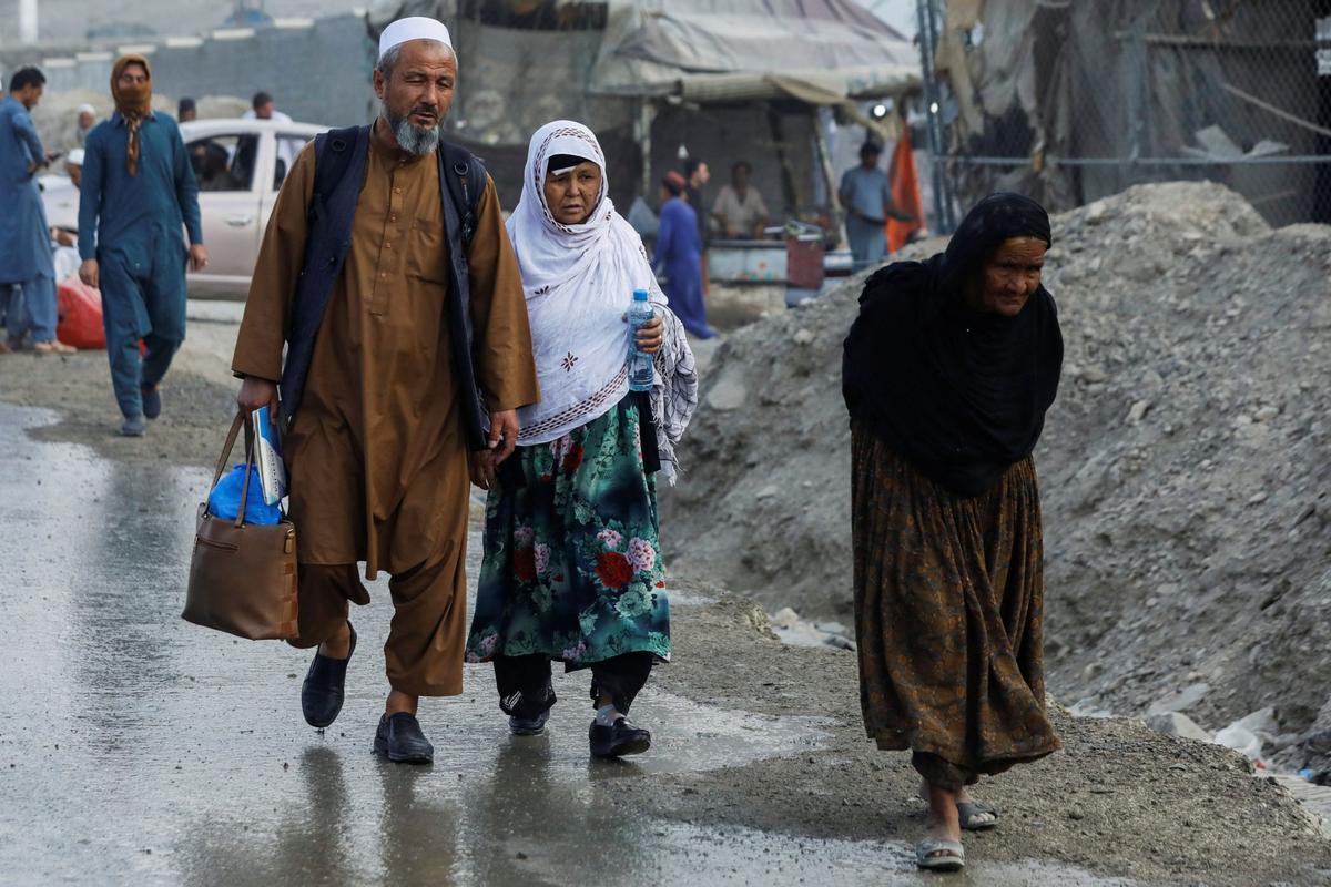 Colapso en la frontera de Pakistán al cumplirse el plazo para la expulsión de refugiados afganos indocumentados