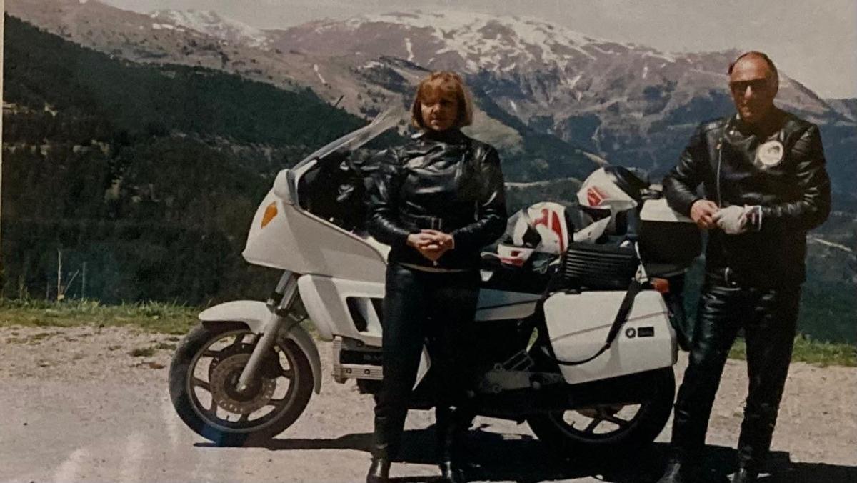 Rosa Llompart i Jordi Araus, en un dels seus viatges en moto.