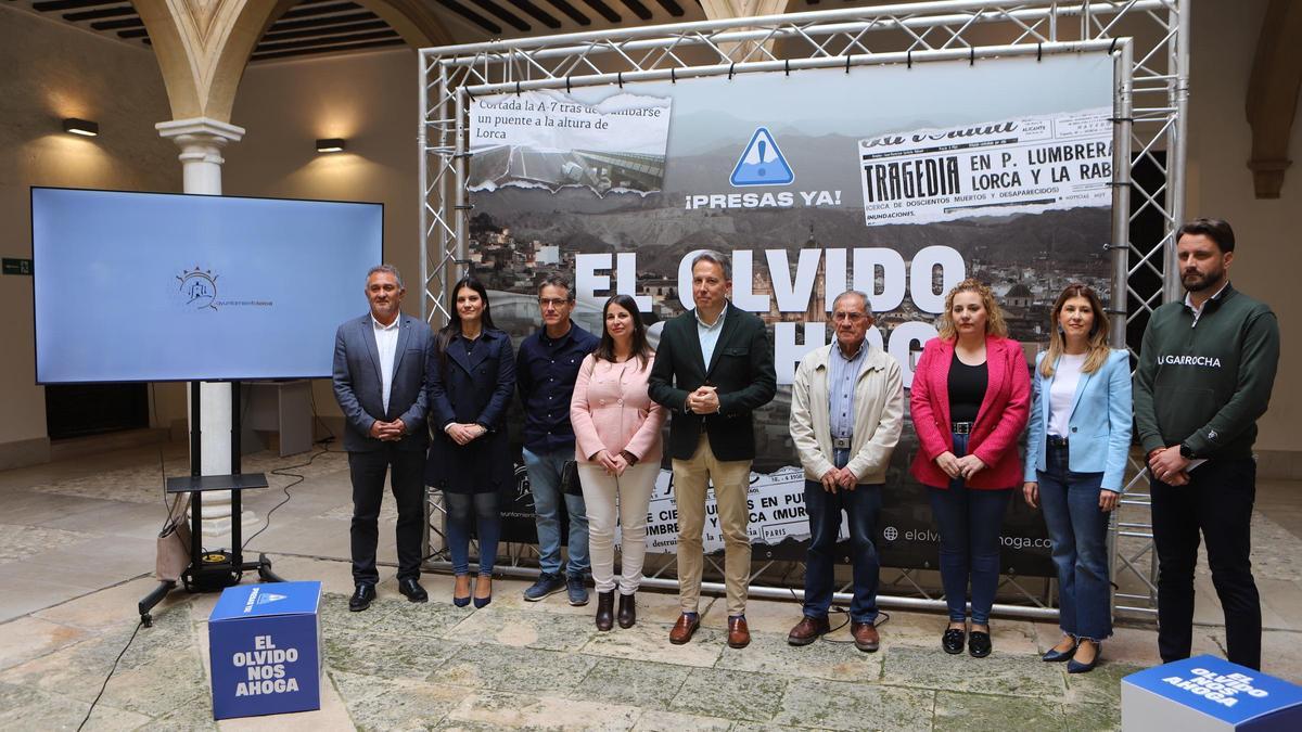 La plataforma de afectados por la inundación de 2012 se sumaba al acto.