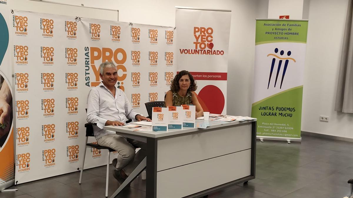 José Luis Pérez-Espinosa y Heli Álvarez, en la presentación de la memoria de 2025 de Proyecto Hombre.