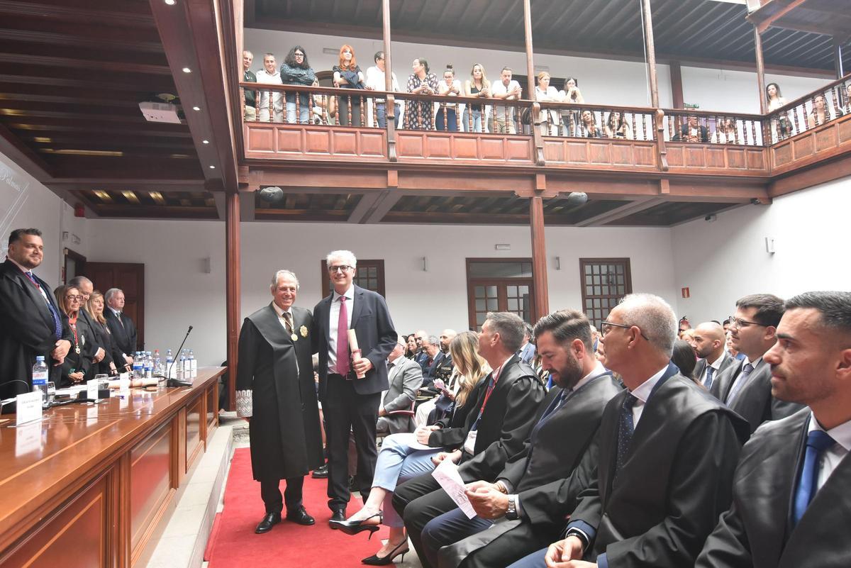 El Ilustre Colegio de Abogados de Las Palmas celebra la jura de nuevos letrados y homenajea a sus colegiados con 25 y 50 años de trayectoria