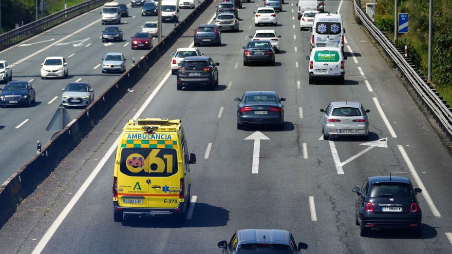 Herido el conductor de un camión en un accidente que ha obligado a cortar la A-92 en Mairena del Alcor