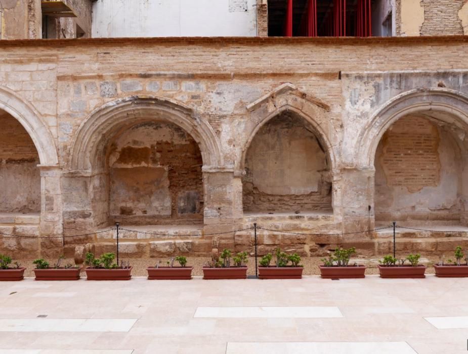 Patio Sur, el antiguo cementerio medieval