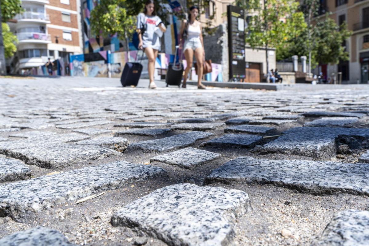 Paviment del passeig de la República de Manresa