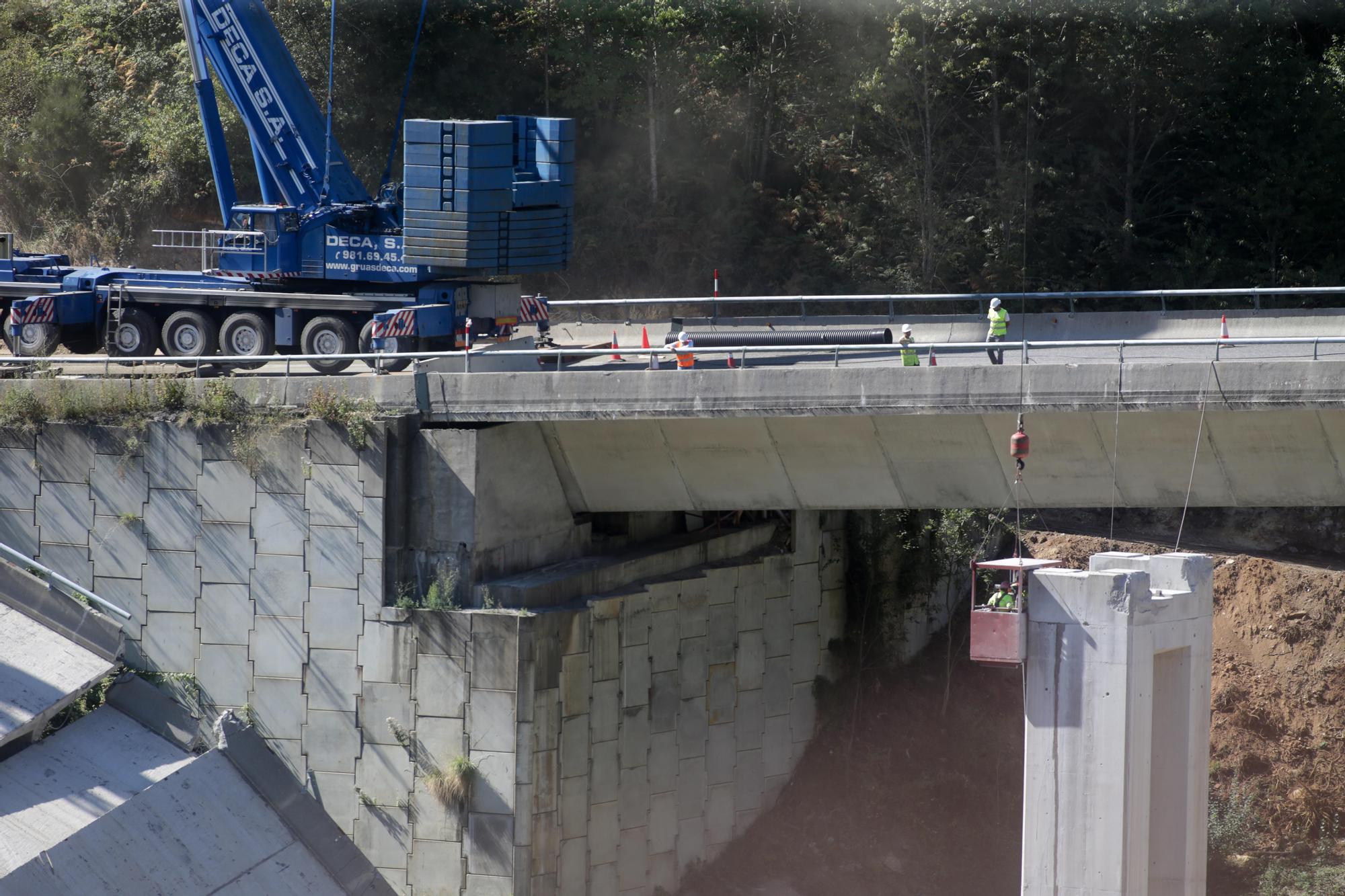 Arrancan las obras para el desmontaje de las pilas del viaducto de O Castro