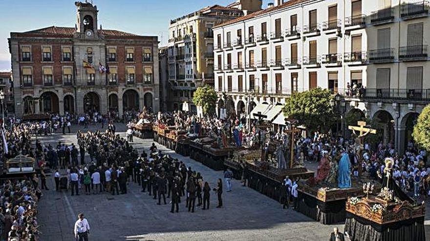 La última salida extraordinaria celebrada, la del Santo Entierro por el 425 aniversario de su fundación.