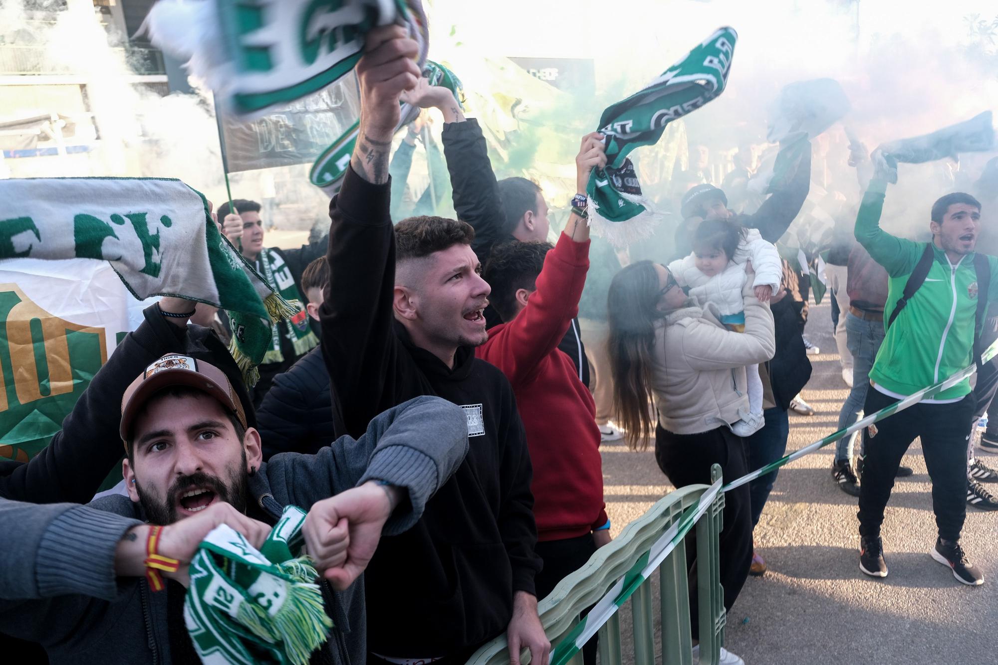 Así ha despedido la afición del Elche CF a la plantilla en su partida hacia Sevilla