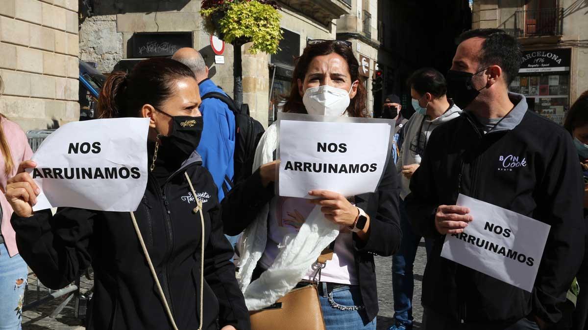 Protesta del gremio de la restauración por el próximo cierre de sus locales.