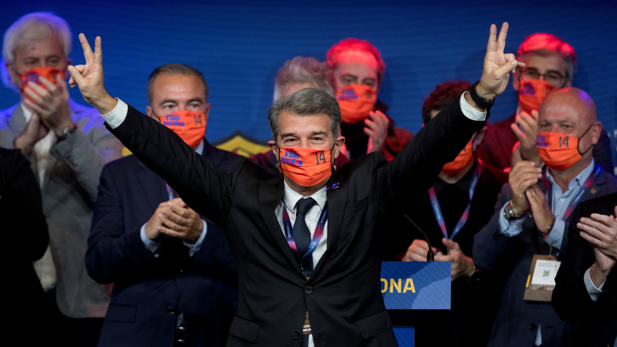 Joan Laporta celebra el triunfo en las elecciones a la presidencia en el Auditori.