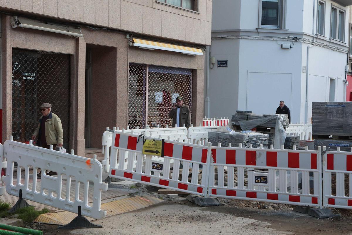 Las obras en la avenida de Os Mallos continúan un año después del inicio de los trabajos