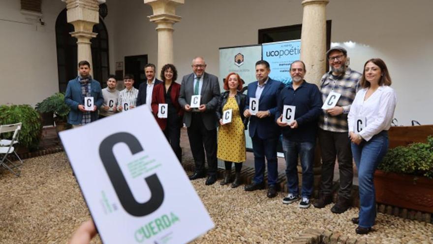 Laura Pérez Marrero recibe el premio del certamen de poesía joven universitaria UCOpoética