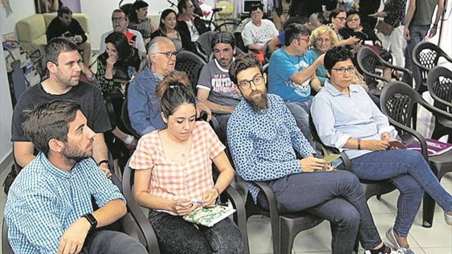 Podem y CSeM aparcan la tensión y siguen adelante