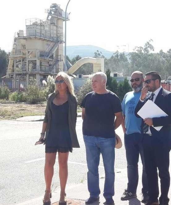 Una visita al polígono industrial de Abalo, siendo alcalde el nacionalista Xoán Castaño, en la foto.