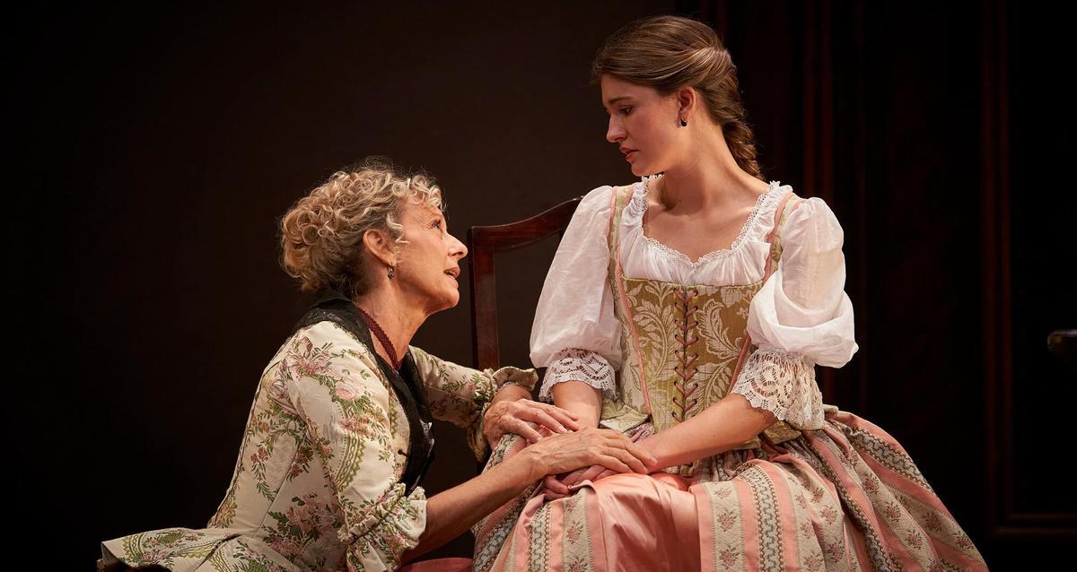 Los personajes de Marta y Mariagneta conversando