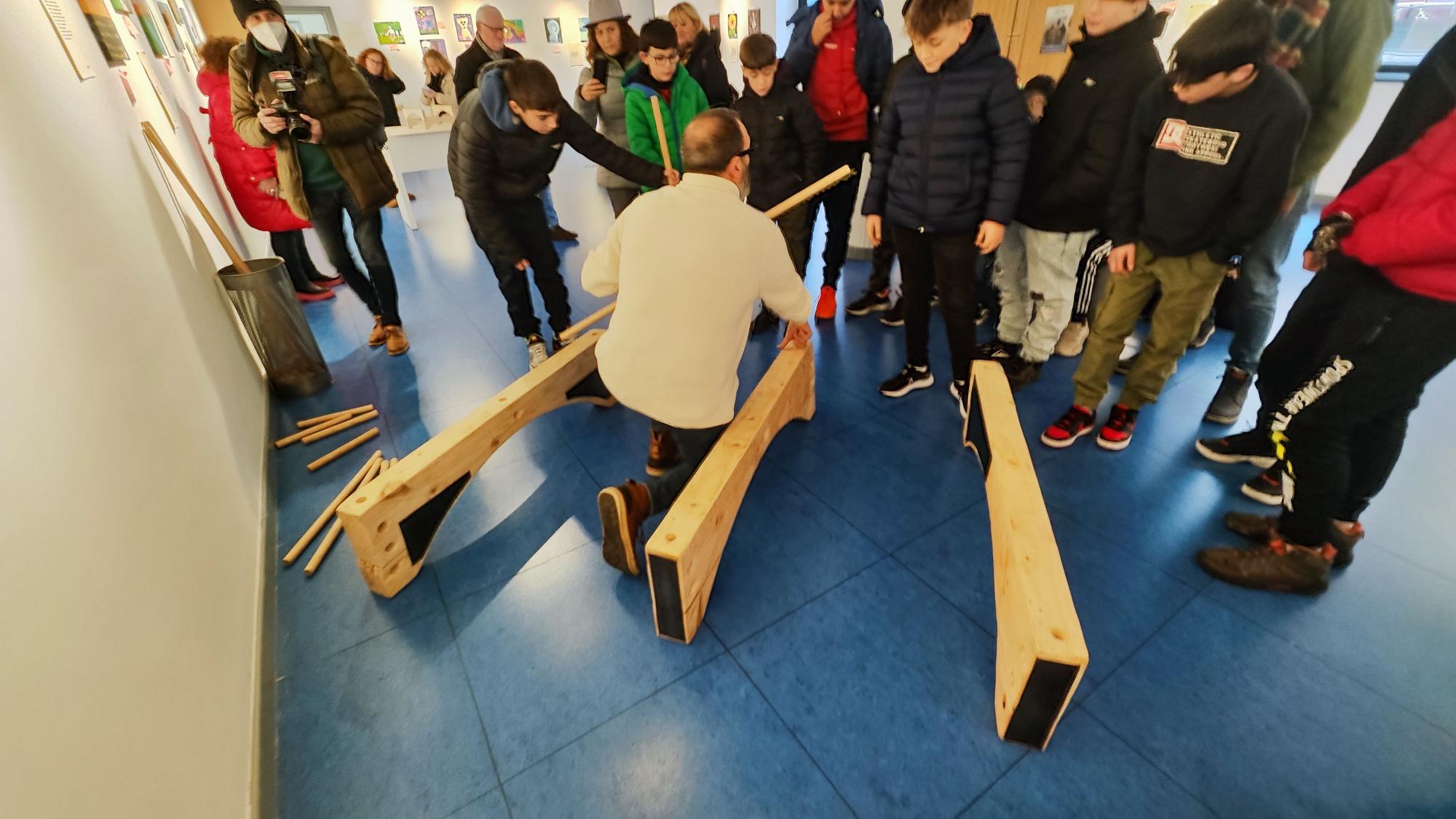 La escultura en homenaje a los entibadores, de Juanma Tapia