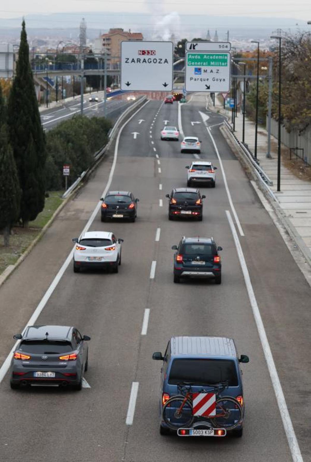 Entrada a Zaragoza por la carretera Huesca, ayer | ÁNGEL DE CASTRO