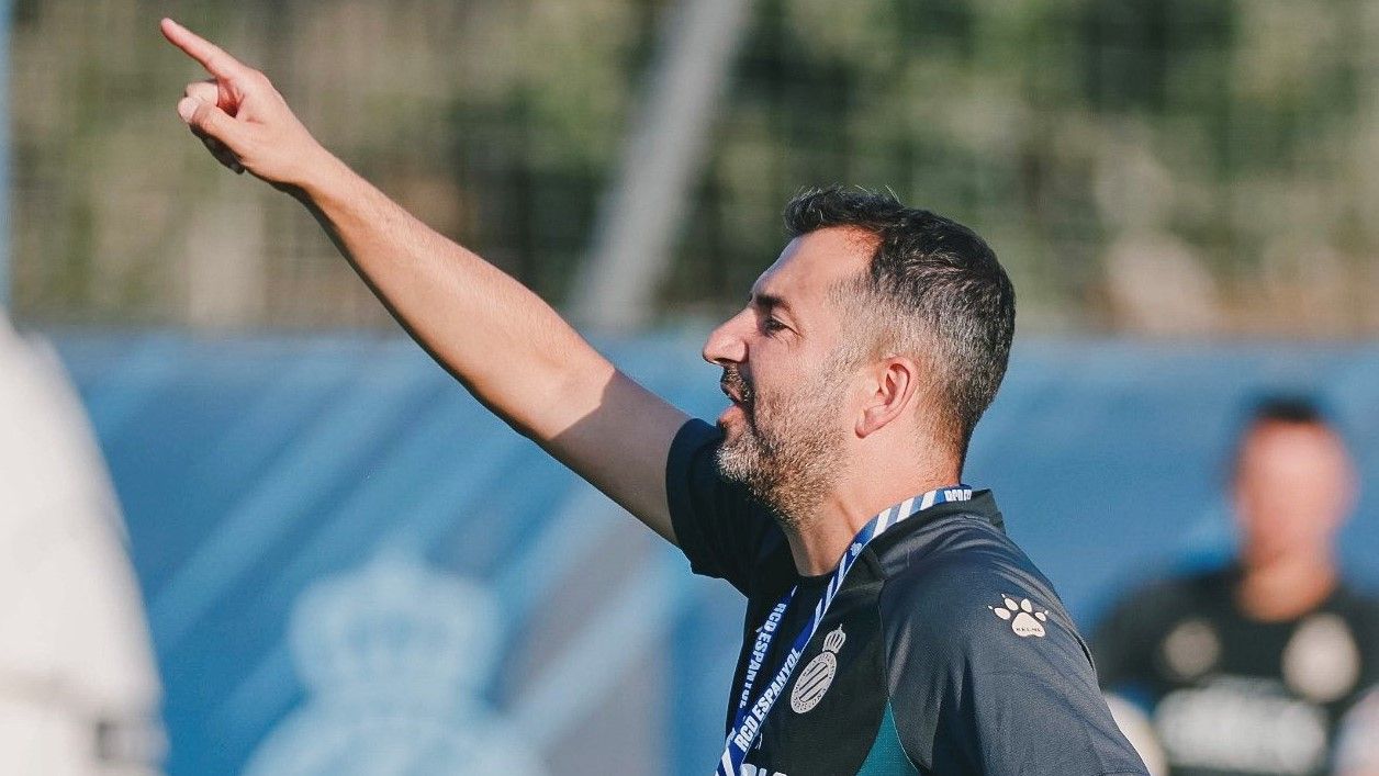 Diego Martínez, en un entrenamiento del Espanyol.