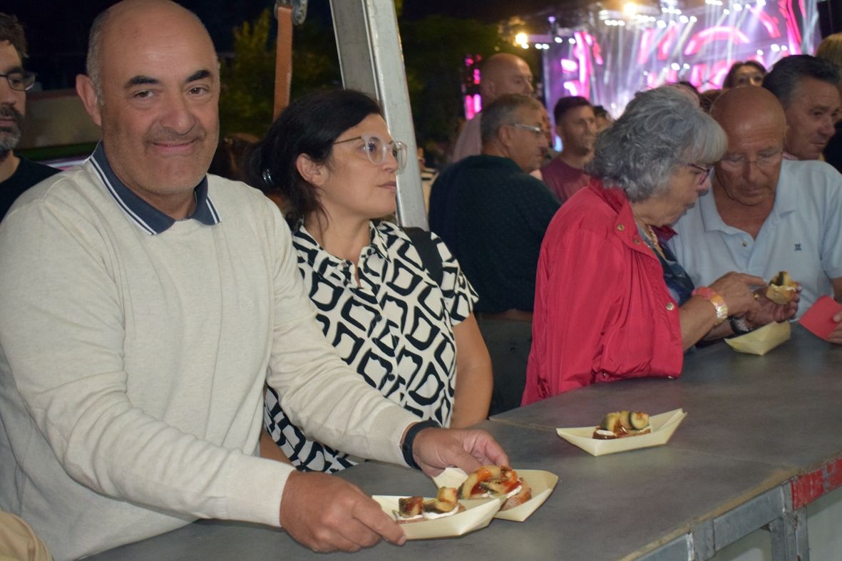 Un momento de la celebración de la fiesta de la caña y la anguila celebrada en Valga.