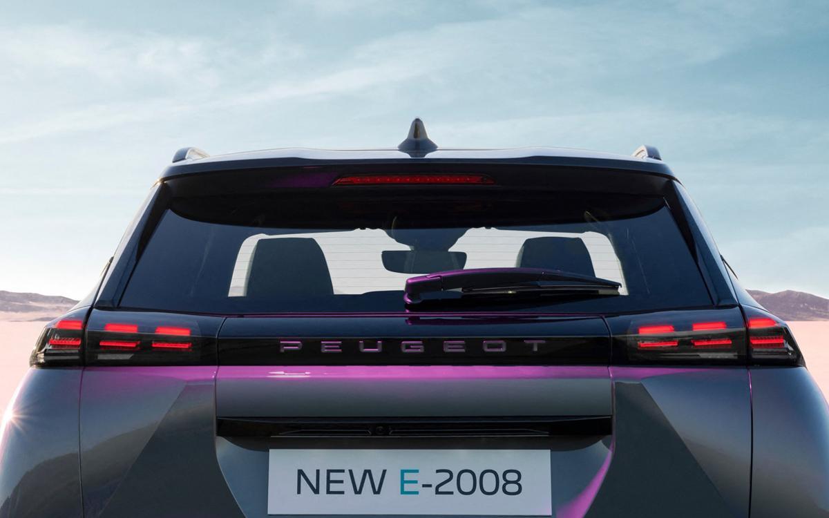 Peugeot E-2008