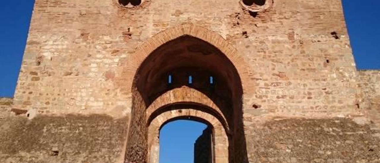 La puerta de Almenara, con el acceso cortado desde hace unos quince días.