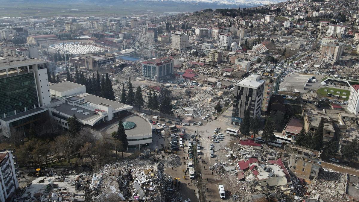 Vista aèria de la ciutat de Hatay, al sud de Turquia, amb diversos edificis ensorrats