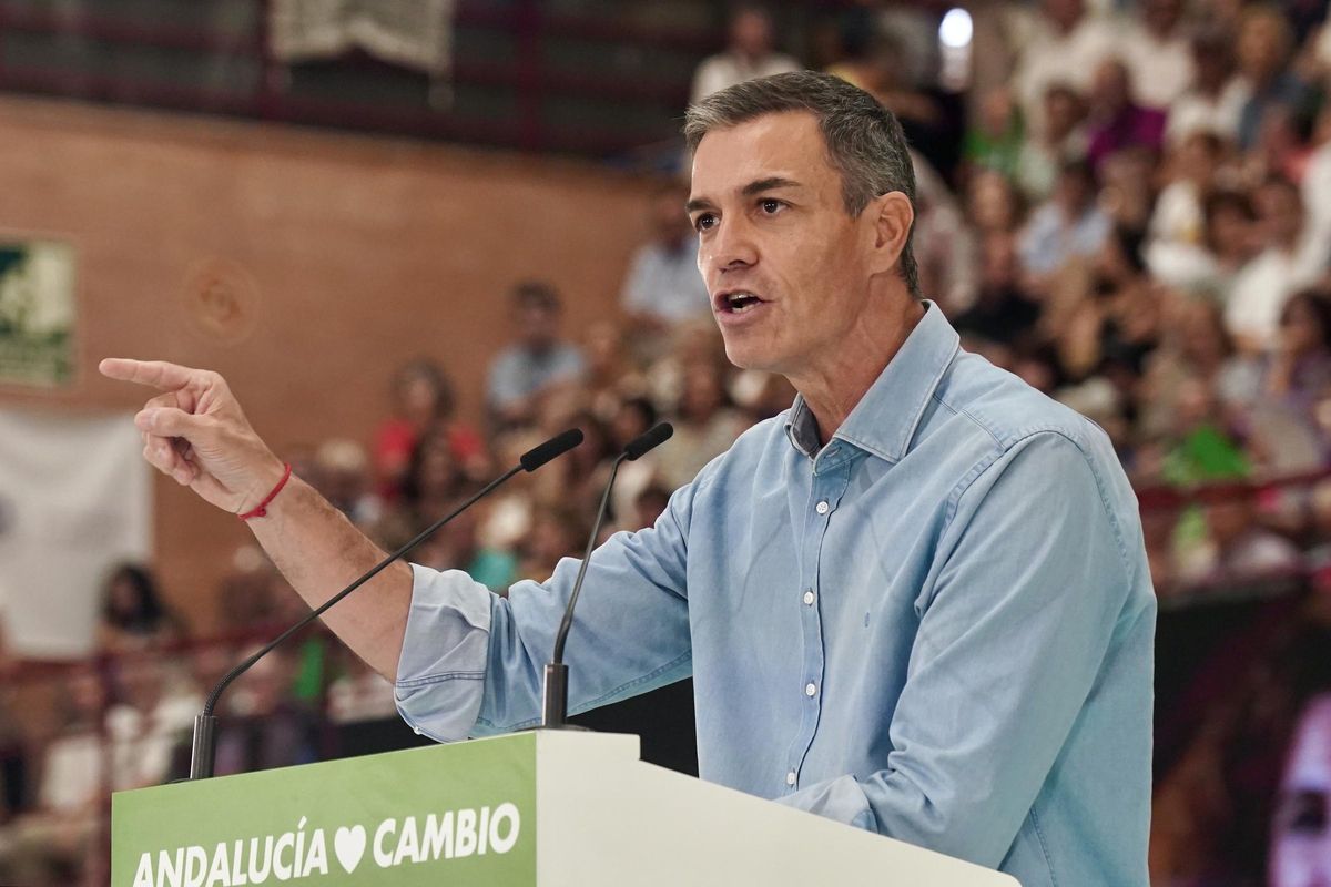 El presidente del Gobierno, Pedro Sánchez, en un mitin en Málaga este domingo. El presidente del Gobierno, Pedro Sánchez, en un mitin en Málaga este domingo.