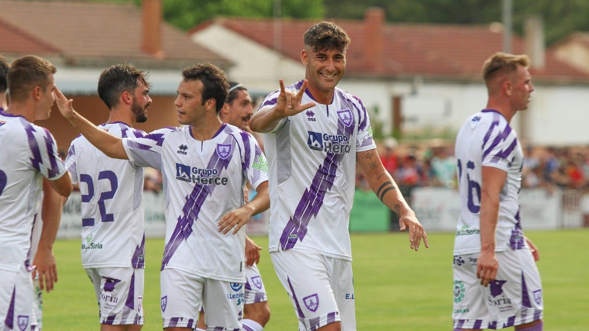 Alain Ribeiro celebra un gol con el Numancia.