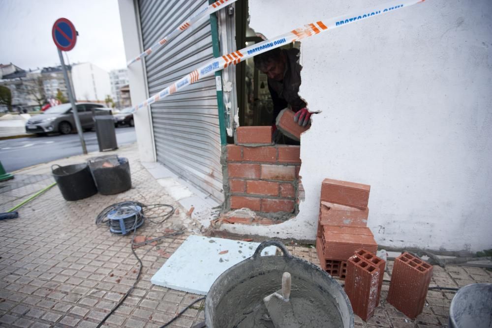 Se salió de la calzada tras impactar contra otro vehículo cuyo conductor dio positivo en el control de alcoholemia.