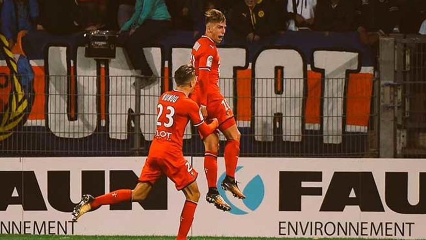 Brandon Thomas celebra su primer gol con el Rennes.