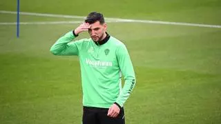 El Elche rescinde la cesión de Rafa Mir y condena "cualquier acto de violencia"