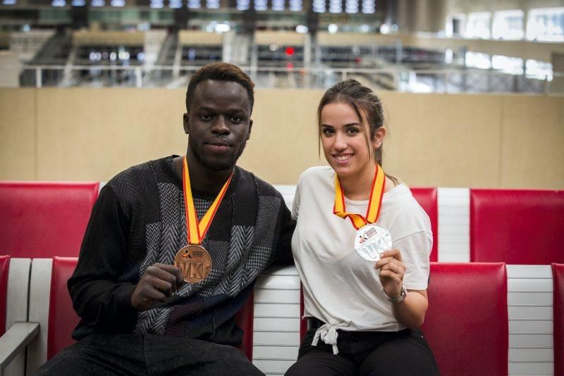 Llegada de los dos karatekas Raquel Roy y Babacar Seck a la capital aragonesa