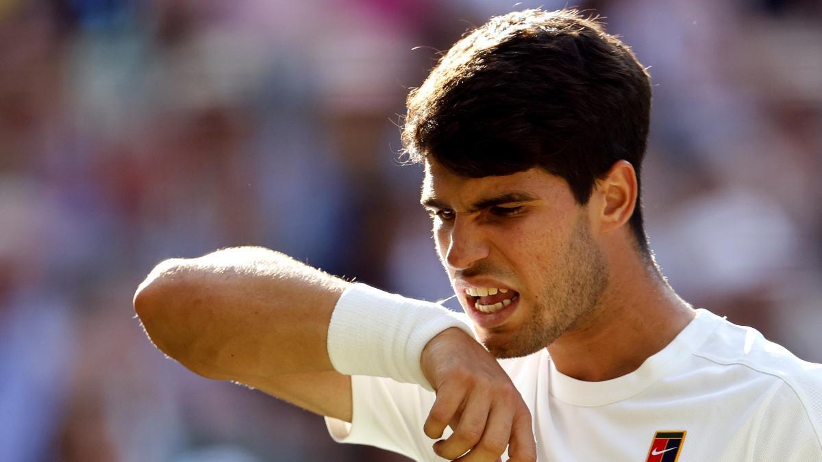 Alcaraz pierde el tercer set frente a Sinner en la final de Wimbledon y está obligado a remontar