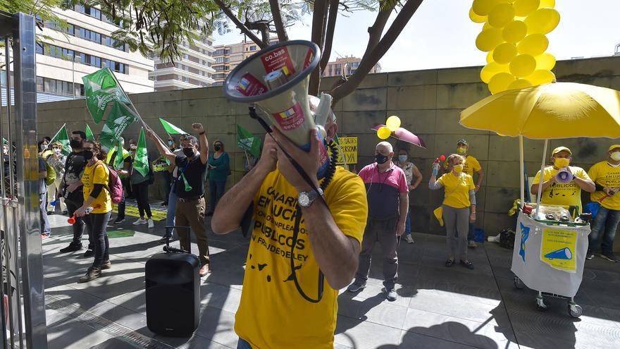 El comité de huelga de los interinos amplía el conflicto  hasta final de año