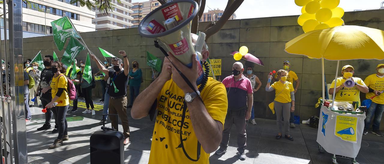 Protesta de interinos en la capital grancanaria.