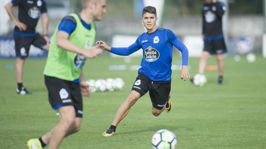 Álex, en el entrenamiento de ayer en Abegondo