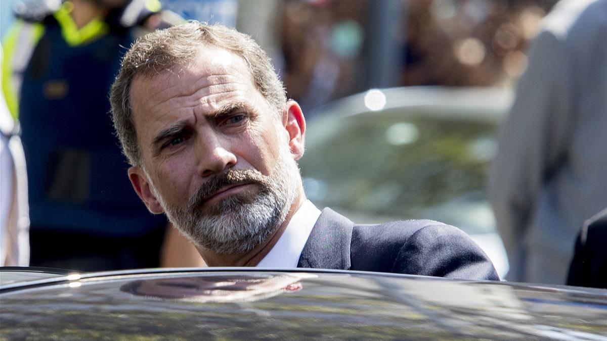 El rey Felipe VI, en la plaça de Catalunya, el 18 de agosto del 2017, el día del minuto de silencio por las víctimas de los atentados.