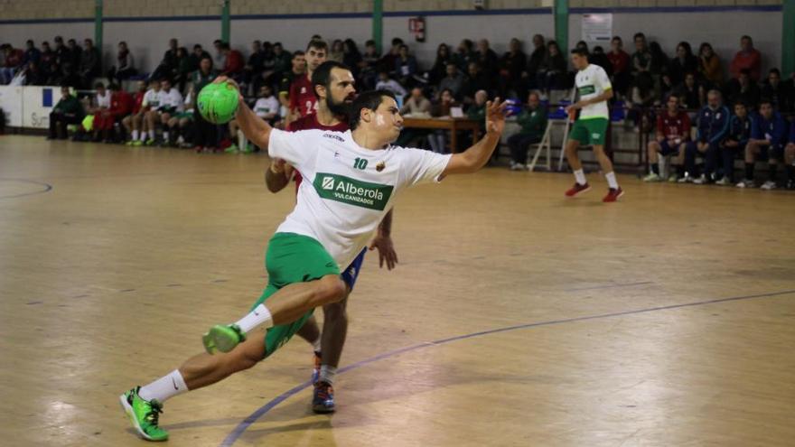 El Elche gana al Sant Joan y mantiene su mano a mano con Agustinos