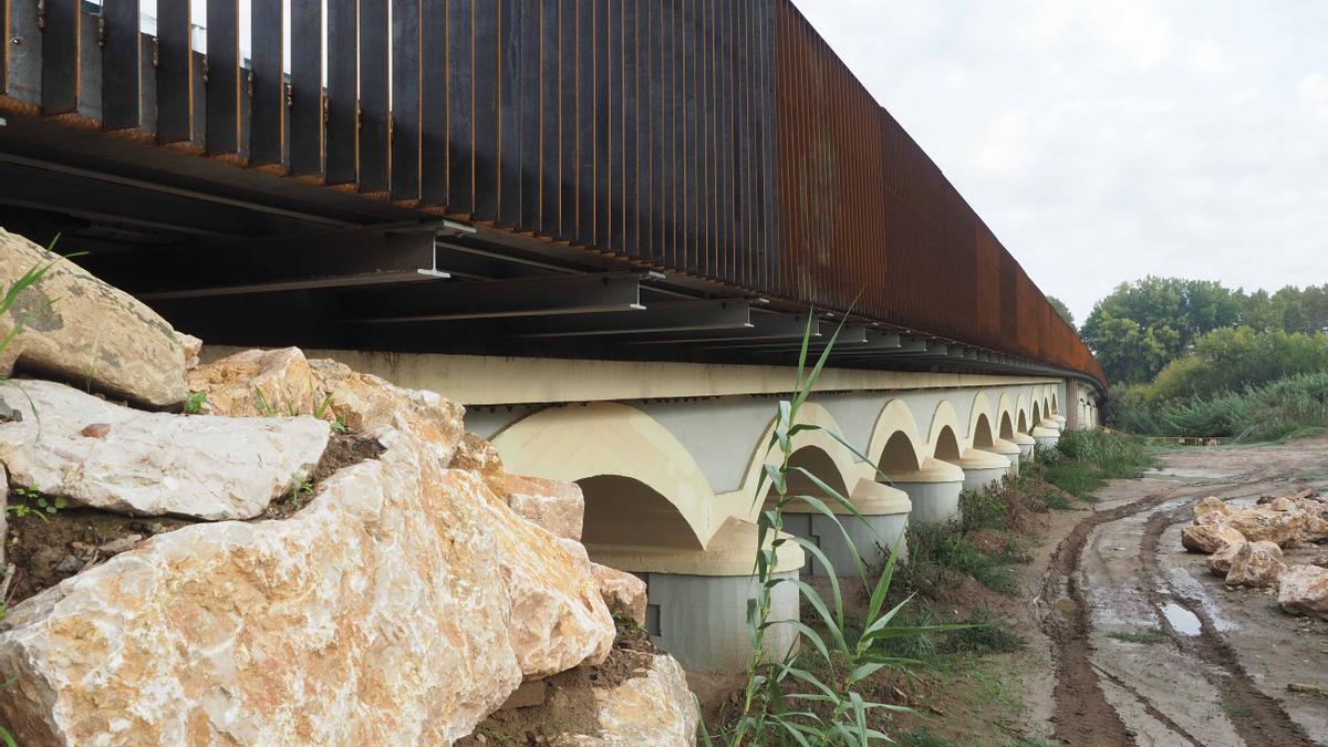 El pont entre Verges i Ultramort, que fa molt de temps que està en obres.