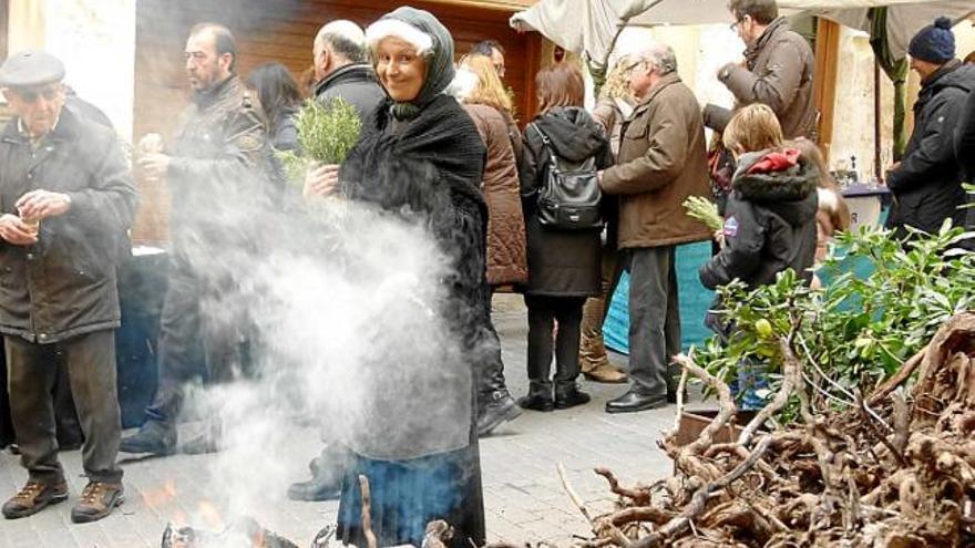 Centenars de persones van passar per la fira