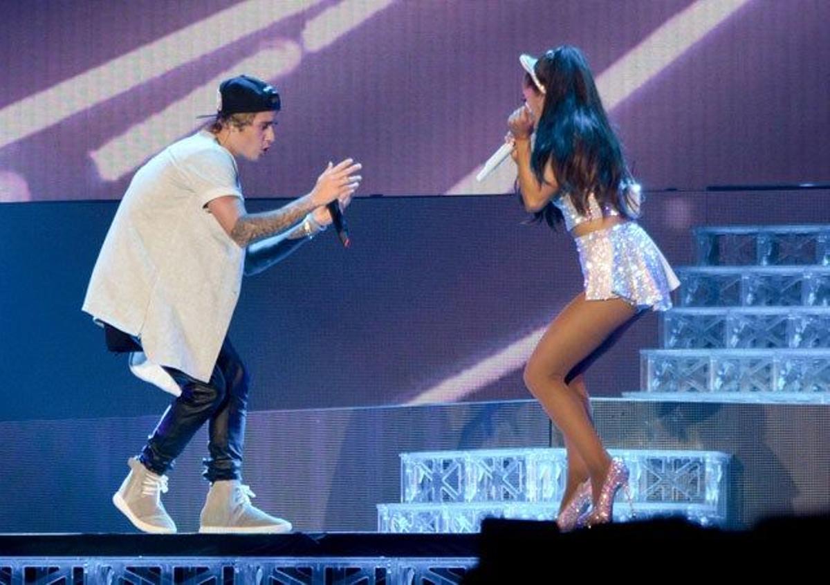 Justin Bieber y Ariana Grande actuaron juntos en Inglewood