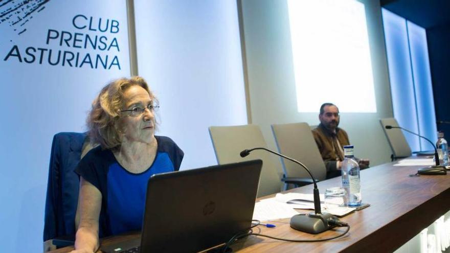 Paz Andrés y Manuel Hernández, durante la mesa redonda de ayer.