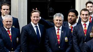 Un jugador de rugbi de l’equip Lions posa ’orelles de ruc’ a Cameron
