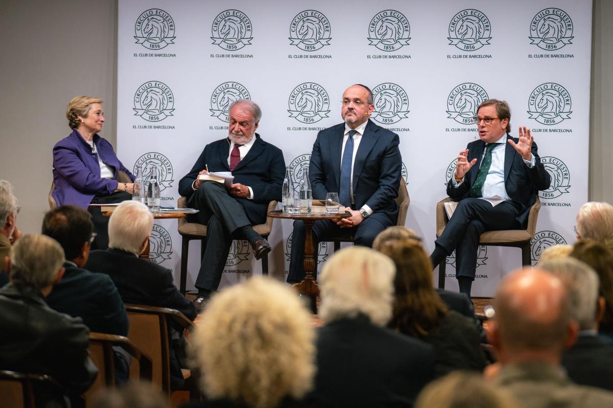 Alejandro Fernández i Joan Garriga en la presentació del llibre 'Una veritat incòmoda' de Jaime Mayor.
