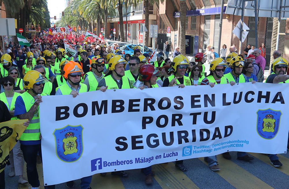 Miles de personas secundan en Málaga la marcha central del Primero de Mayo en Andalucía