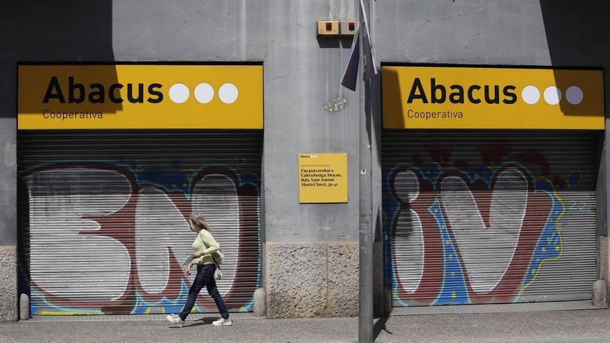 Abacus tanca una de les dues botigues de Girona