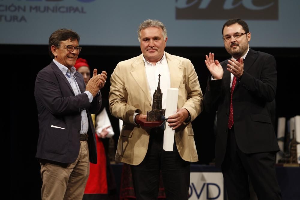 Ceremonia de entrega de los premios del XXIV concurso y muestra del Folclore Ciudad de Oviedo