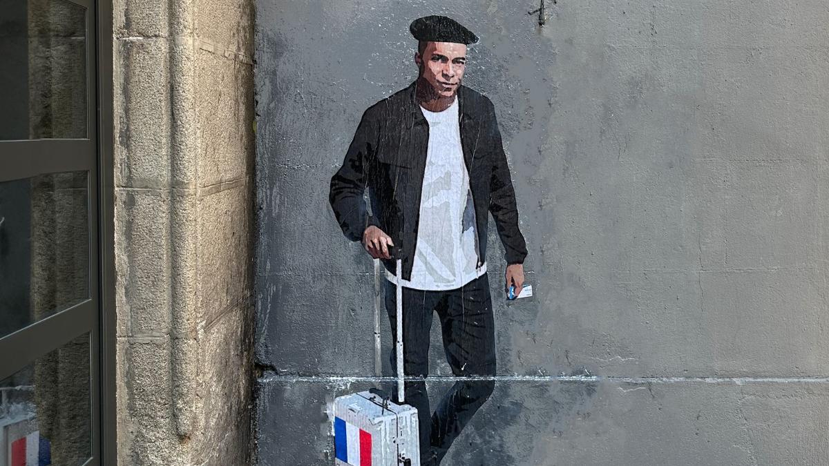 El artista TVBoy sorprende con un graffiti de Mbappé en Madrid