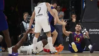 Lyles y el Madrid retratan la defensa 'al bulto' del Barça... ¡con pañolada final!