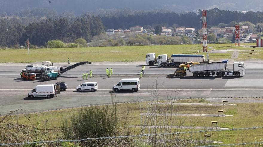 Aena cerrará un mes el aeropuerto de Vigo el próximo año para cambiar la pista de aterrizaje